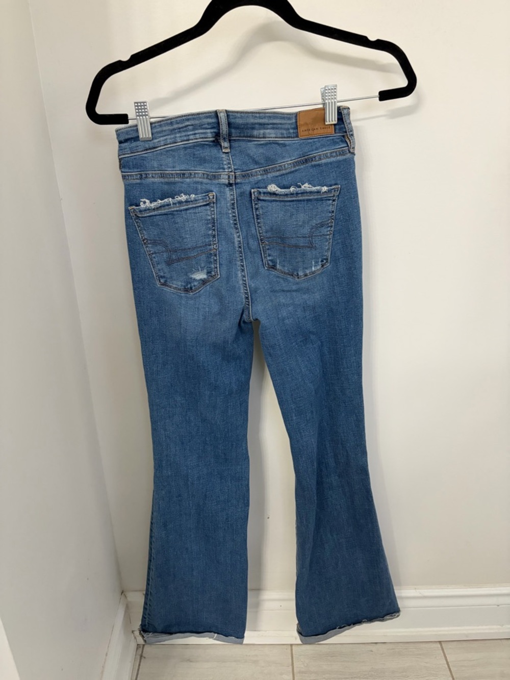 American Eagle Outfitters Blue Flare Jeans with Knee Rip - Picture 7 of 9
